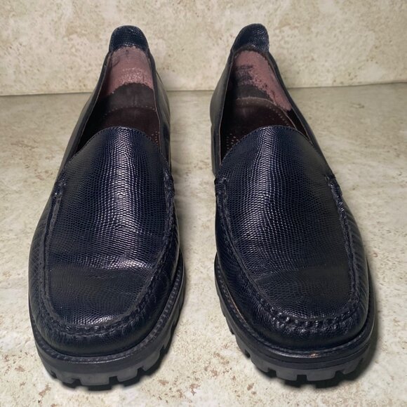 Cole Haan Womens Black Leather Loafers Size 8 Textured Lug Sole Slip-On Comfort - Picture 2 of 10